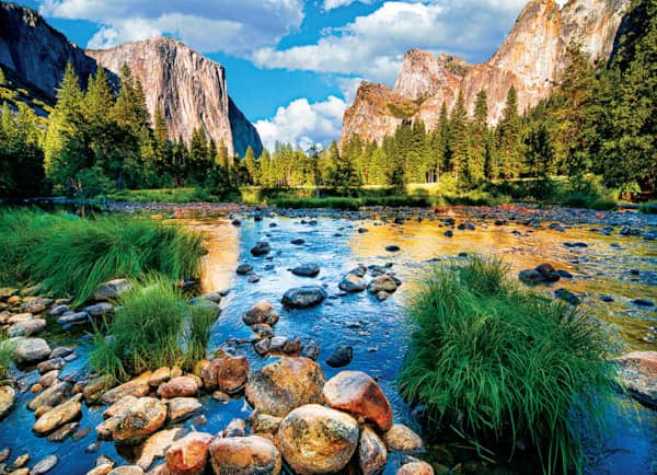 Yosemiten kansallispuisto palapeli on valokuva kansallispuiston vuorista ja sinisenä solisevasta purosta.  Eurographicsin palapelit on leikattu SmartCut-tekniikalla. Eli palat ovat monimuotoisia ja yksilöllisiä.