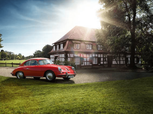 Porsche Classic palapeli on Ravensburgerin 1000 palan palapeli, jonka kuvassa punainen Porche.