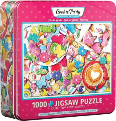 Cookie Party palapeli 1000 palaa peltirasiassa on kanadalaisen Eurographics Puzzlesin ihanan värikäs piparkakut-palapeli, jonka kuvassa värikkäitä pikkuleipiä on aseteltu pöydälle kahvikupin ympärille.