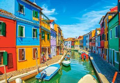 Burano Colors palapeli 1000 palaa on Castorlandin Italia-aihe, jossa kanaalikuva Buranon värikkäistä taloista.