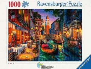 Canal Cruise in Venice palapeli 1000 palaa on Ravensburgerin vuoden 2025 uutuus. Kun aurinko laskee Venetsiassa ja taivas syvenee indigon sävyihin, kaupungin kanavat kimmeltävät lyhtyjen pehmeässä loisteessa.