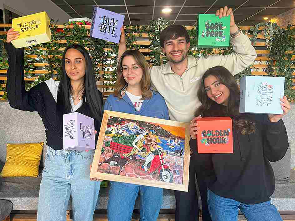 Kuvassa vasemmalta oikealle: Regina, Valentina, Daiana ja Lorenzo.